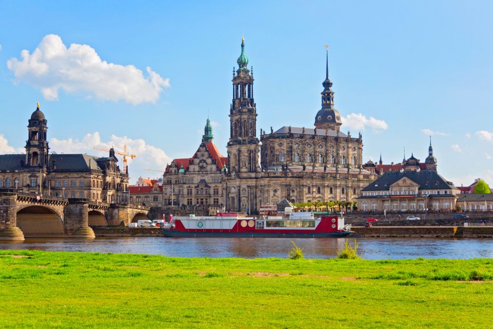 Dresden: Old Town Highlights Scavenger Hunt and Walking Tour - Key Points