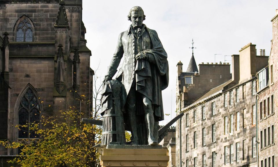 Edinburgh: 3-Hour Historical Walking Tour in English - Key Points