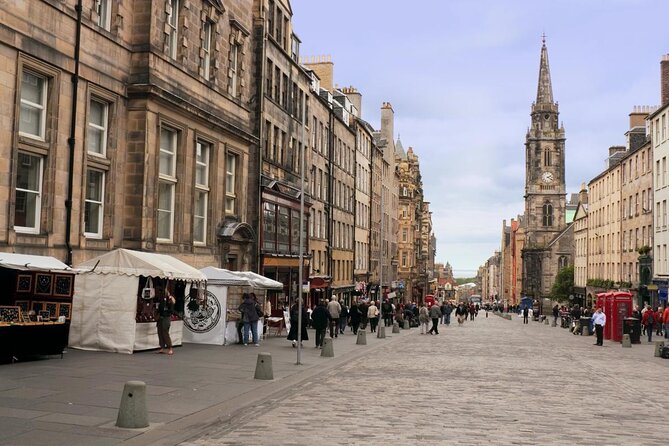 Edinburgh Old Town: Historical Guided Walking Tour in English - Key Points