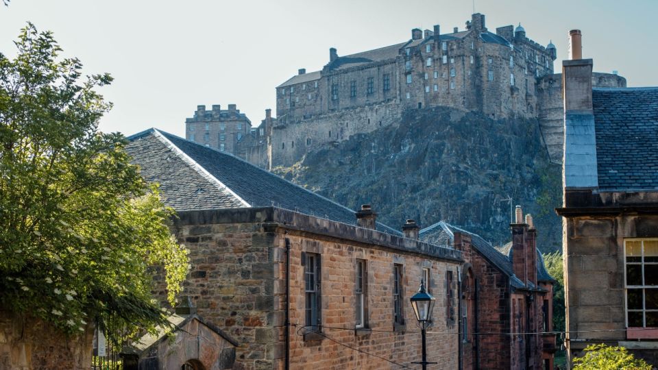 Edinburgh: Self-Guided Walk & Interactive Treasure Hunt - Key Points