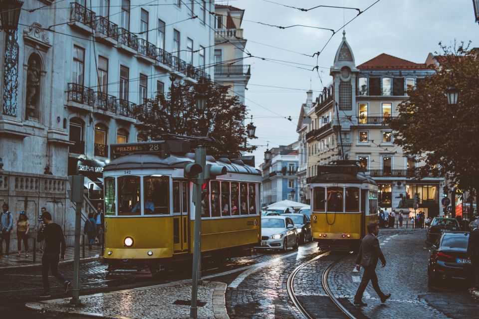 Effortless Wheels Seamless Transfer Experience Porto-Lisbon - Key Points