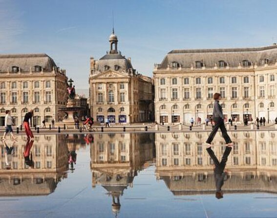 Food & History Tour in Bordeaux Old Town With Local Guide - Key Points