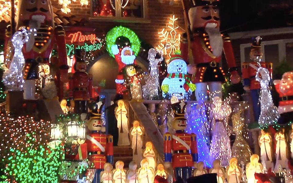 From Manhattan: Dyker Heights Holiday Bus Tour - Key Points