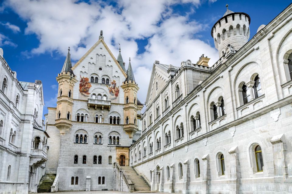 From Munich: Trip to Neuschwanstein & Linderhof in English - Key Points