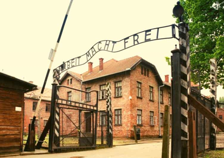 From Warsaw: Auschwitz Day Tour by Private Car With Lunch - Key Points