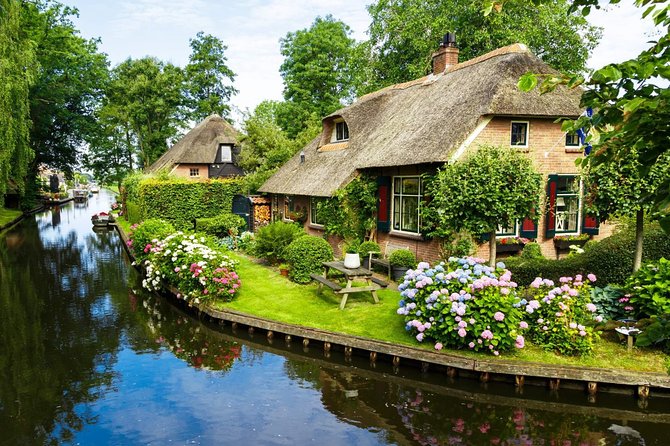 Giethoorn Day Private Tour Inc. Boat Trip - Key Points