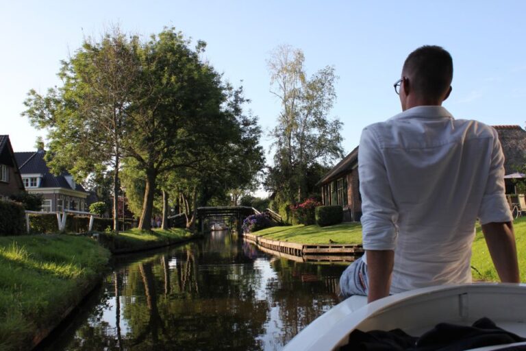 Giethoorn: Live Guided Tour With Cruise & Cheese Platter Itinerary And Experience