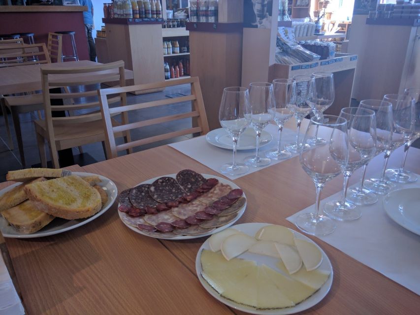 Girona: Local Wineries Tour With Breakfast and Wine Tasting - Key Points