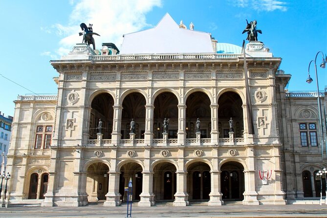 Guided Tour in the OPERA (Tickets Incl.) + the CENTER - Key Points