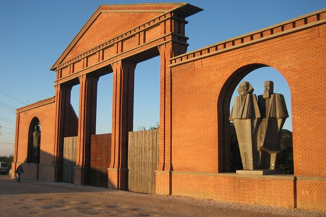 Guided Tour With Admission in Memento Park - Key Points