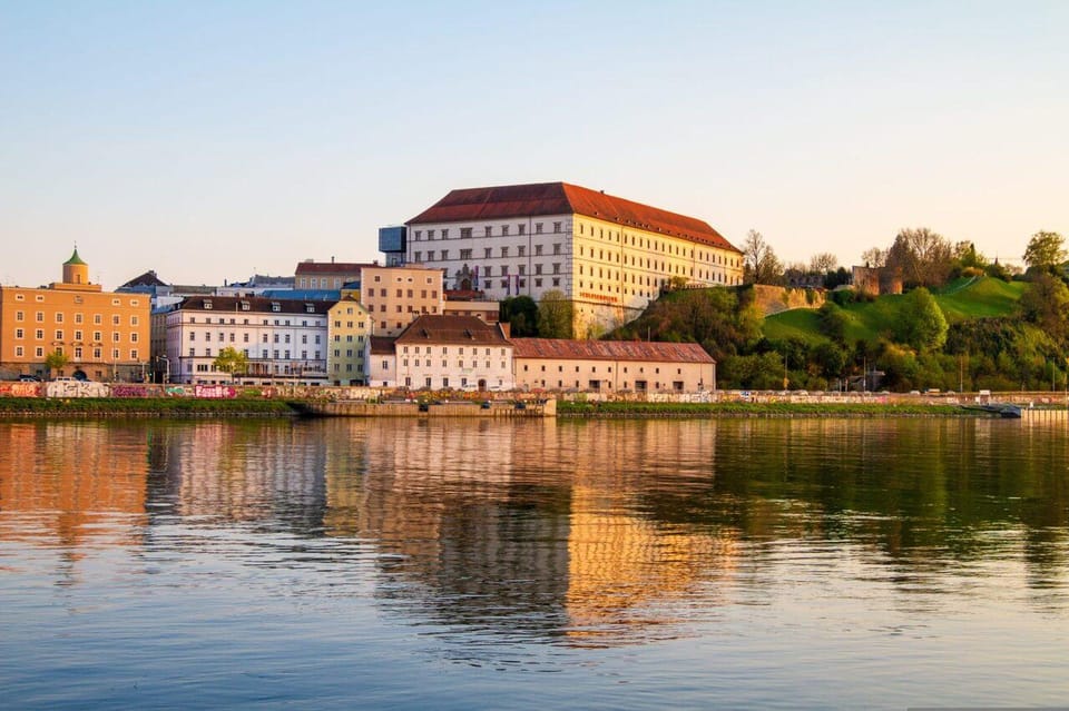 Joyful Family Walking Tour in Linz - Key Points