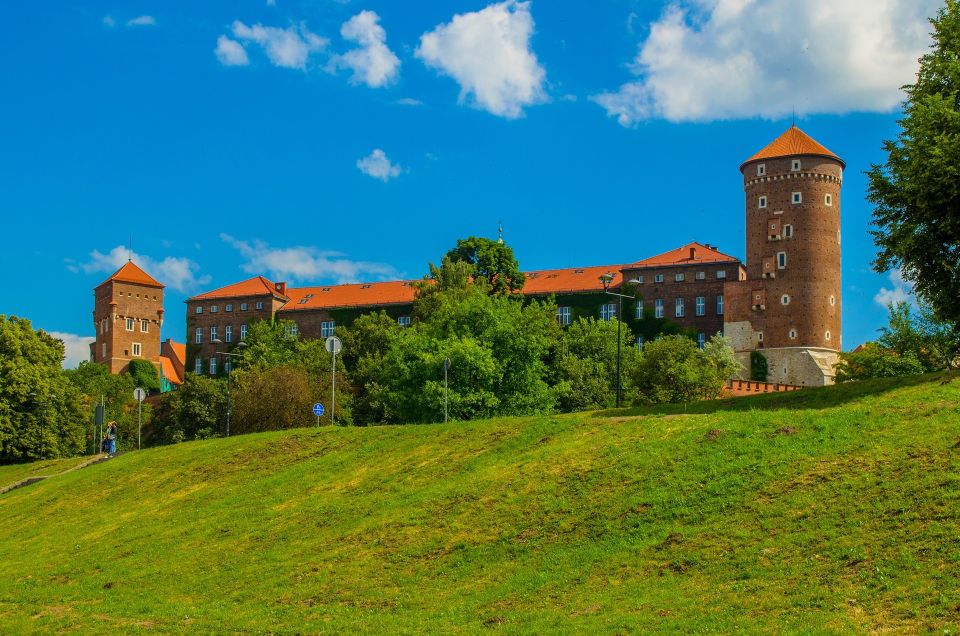 Krakow Old Town & Kazimierz Highlights Tour by Electric Car - Key Points