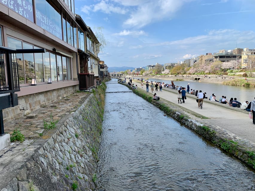 Kyoto: Gion District Walking With an Expert Local Tour Guide - Key Points