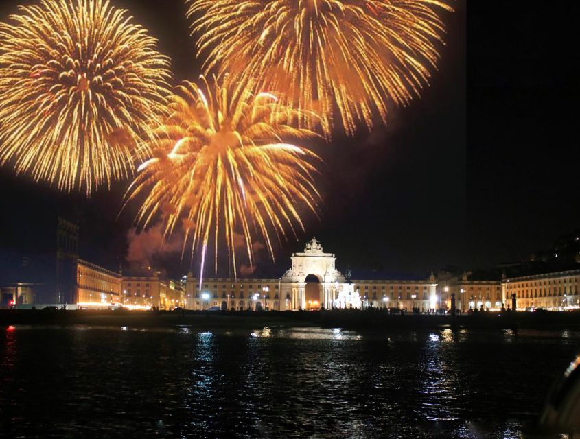 Lisbon: New Year's Eve Fireworks Tagus River Sailing Cruise - Key Points