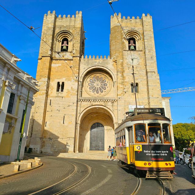 Lisbon: Old Town Tour by Tuktuk Alfama and History. - Key Points