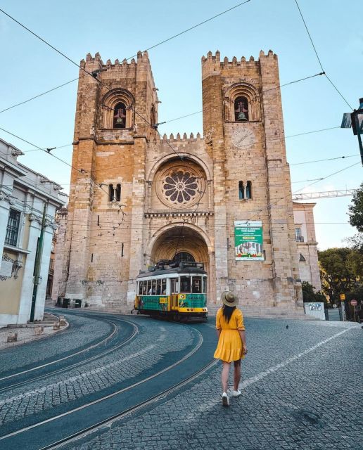 Lisbon: Old Town Tuk-Tuk Tour. - Key Points