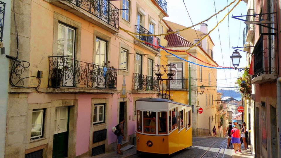 Lisbon: Outdoor Escape Game Robbery In The City - Key Points