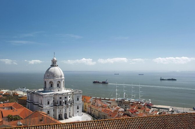 Lisbon: Private Boat Tour + Portuguese Wine & Snack - Key Points