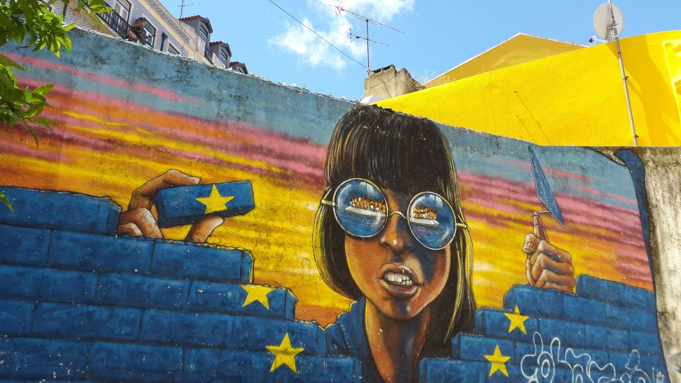 Lisbon: Street Art and Historical Walking Tour - Key Points