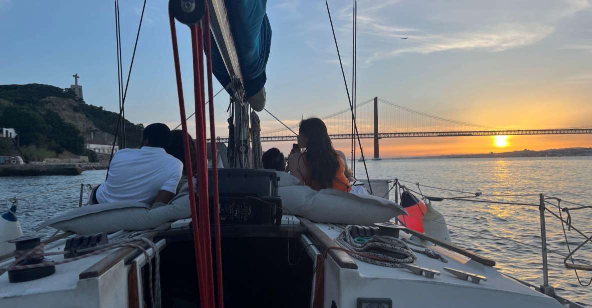 Lisbon Sunset Sensations 2h Cruise - Key Points