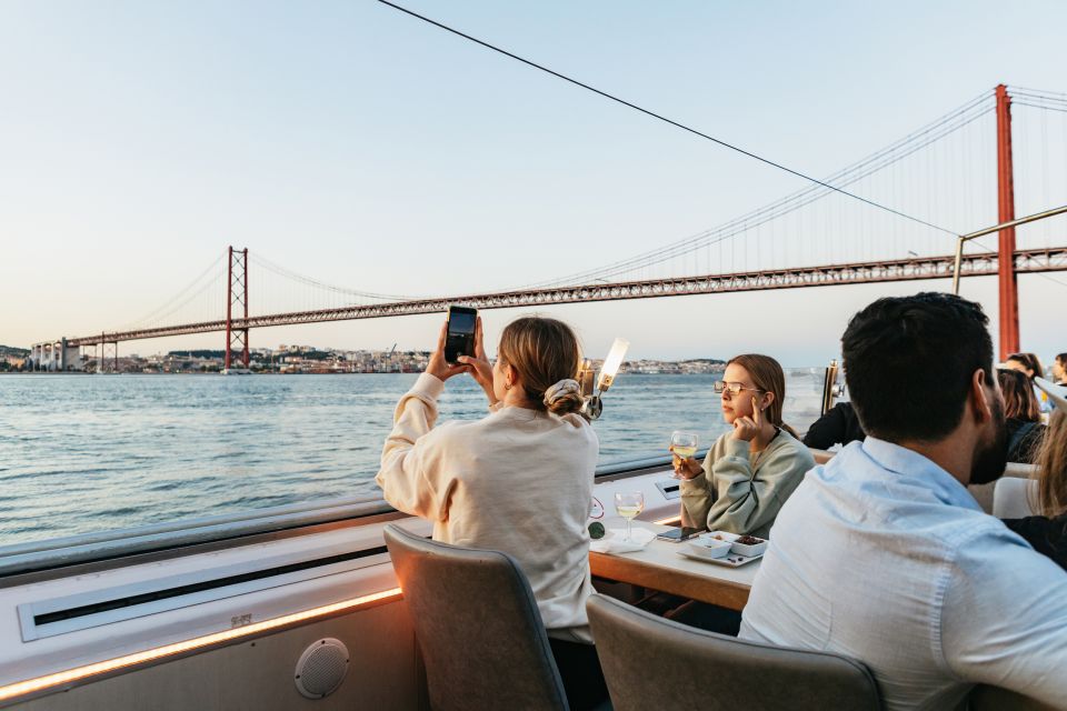 Lisbon: Tagus River Sunset Cruise With Welcome Drink - Key Points