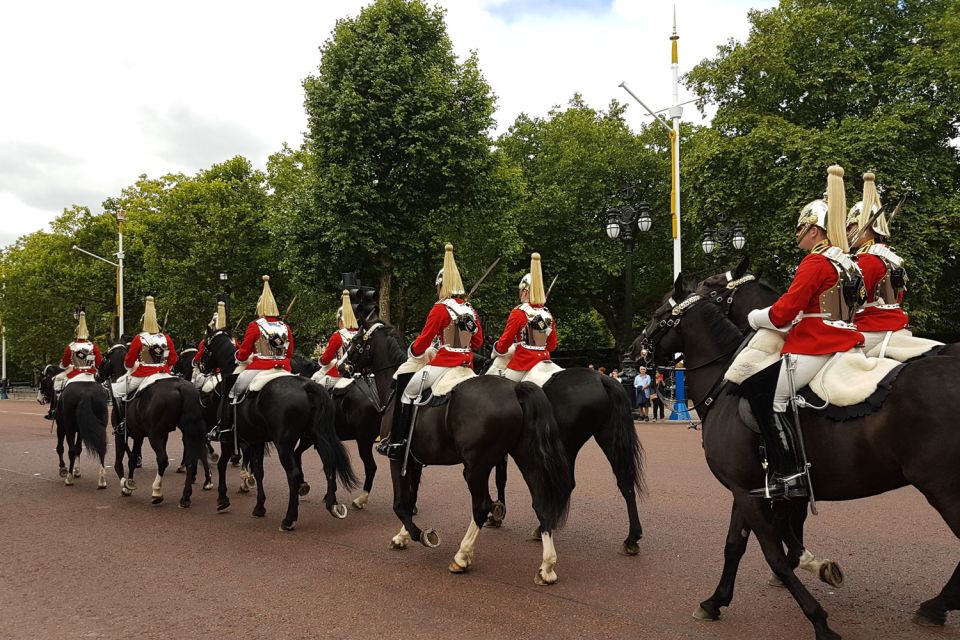 London: 30 London Sights Guided Walking Tour - Key Points