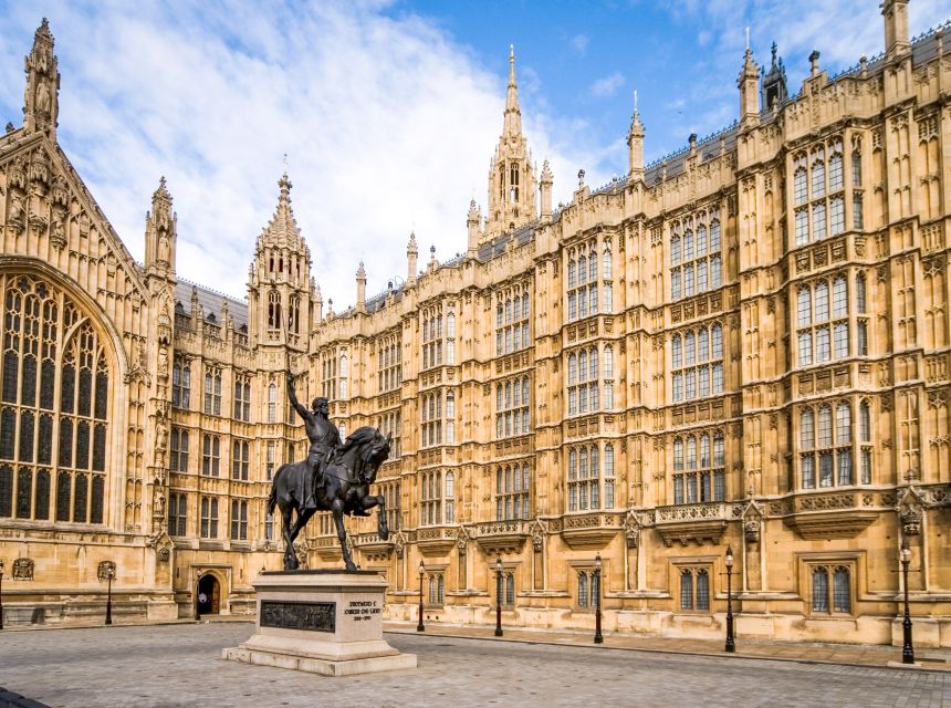 London: Changing of the Guards Ceremony Guided Walking Tour - Key Points