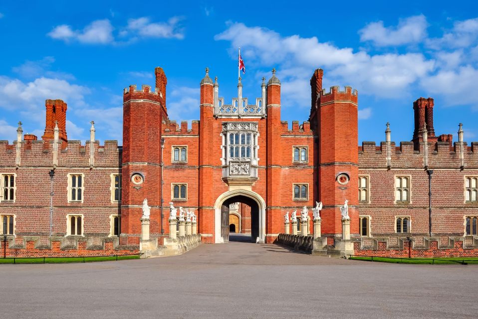 London: Hampton Court Palace Private Tour With Train Ride - Key Points