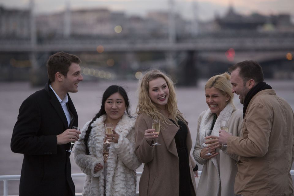 London: River Thames Evening Cruise With Bubbly and Canapés - Key Points