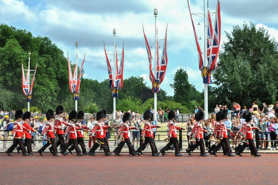 London Vintage Bus Tour, Thames Cruise, Fish & Chips - Key Points