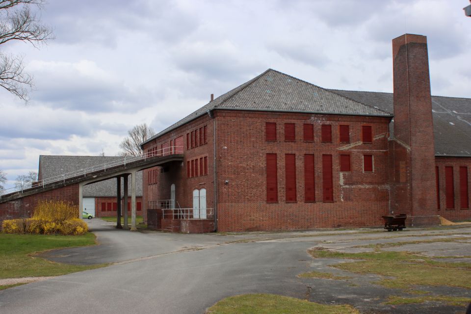 Neuengamme Concentration Camp Memorial: Guided Private Tour - Key Points