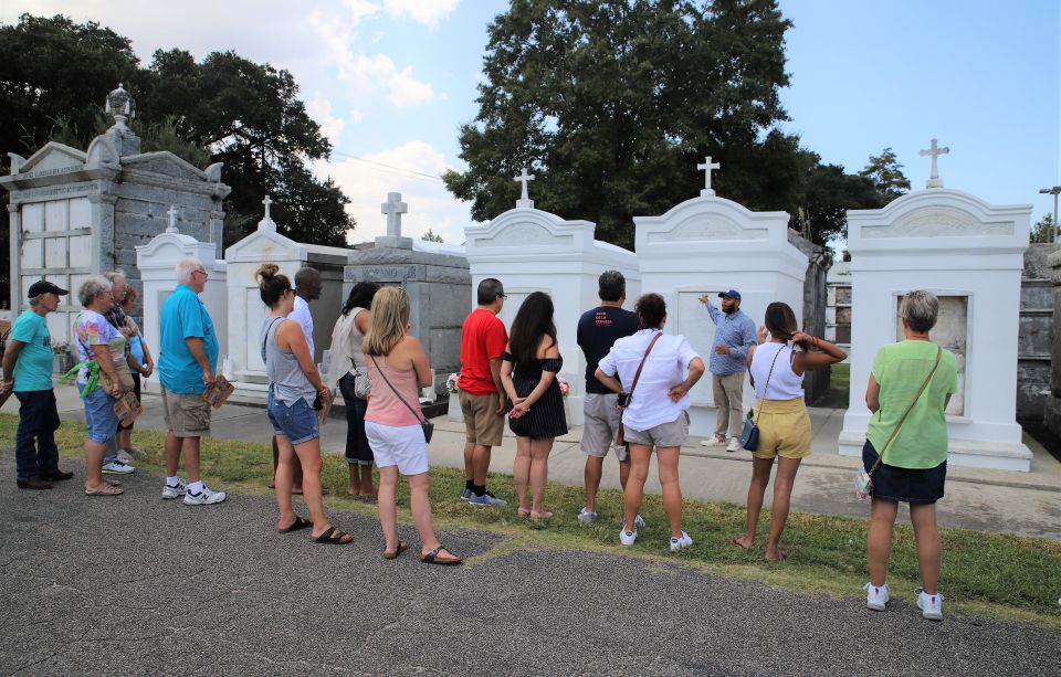 New Orleans: 2.5-Hour City & Cemetery Tour by Bus - Key Points