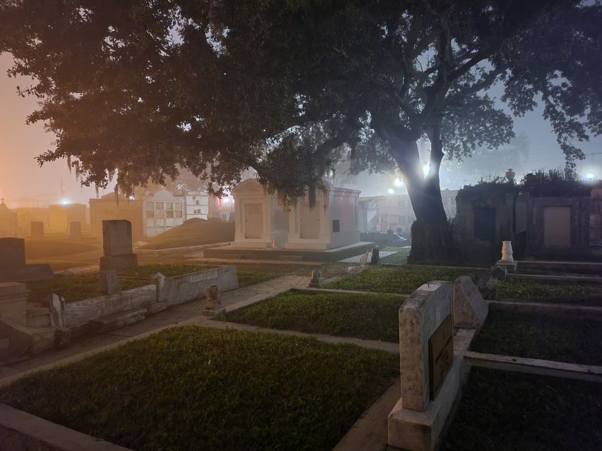 New Orleans: Cemetery Bus Tour at Dark With Exclusive Access - Key Points