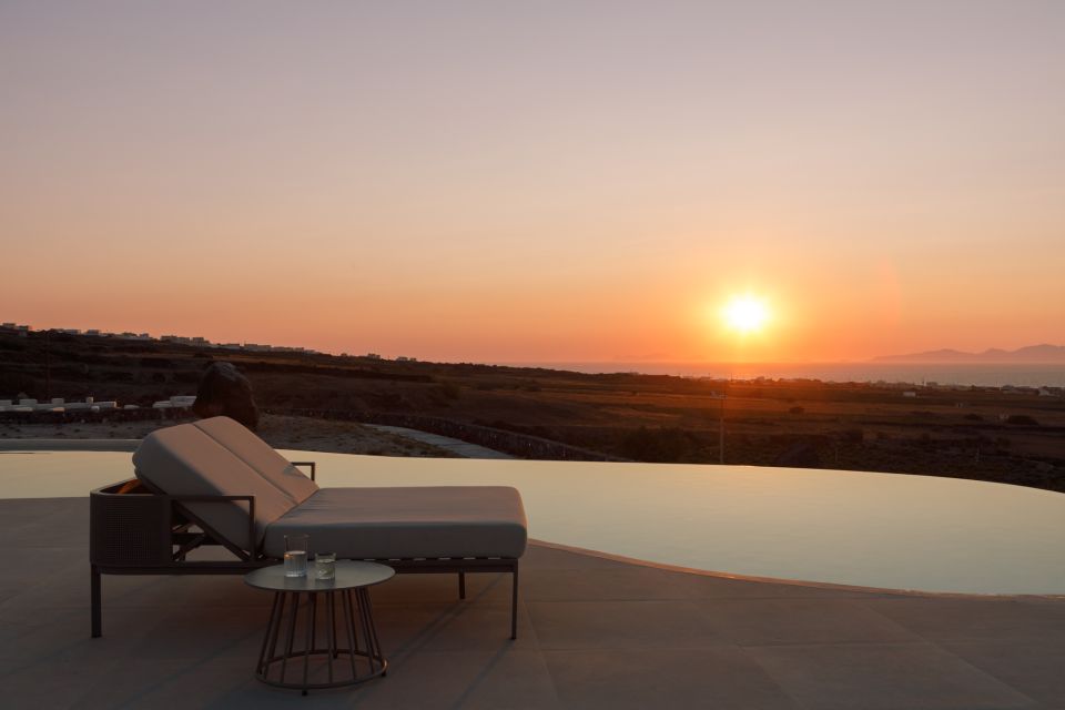 Oia: Retreat Infinity Pool Ticket With Sea and Sunset Views - Key Points