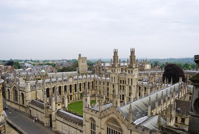 Oxford PRIVATE Pub and City Evening Walking Tour - Key Points