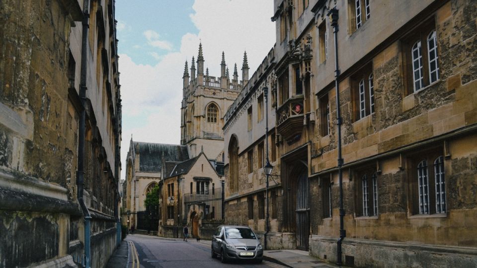 Oxford: Self Guided City Walk and Interactive Treasure Hunt - Key Points