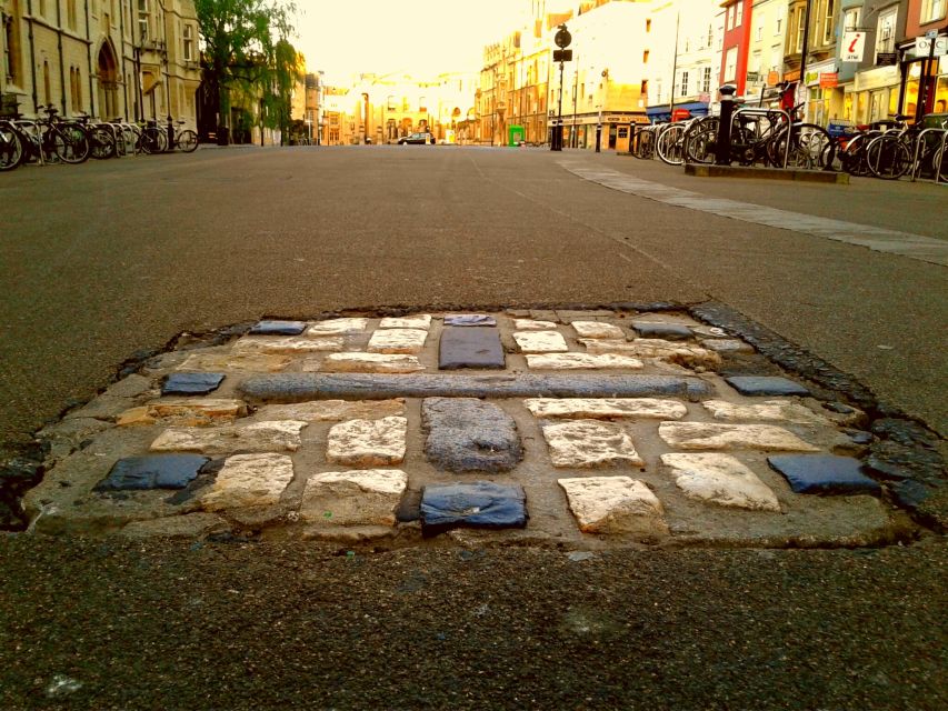 Oxford University: Guided Small Group Walking Tour - Key Points