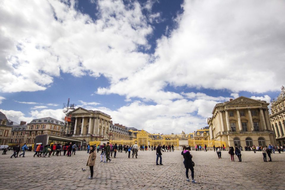 Paris: Gardens of Versailles Walking Tour & Palace Entry - Key Points