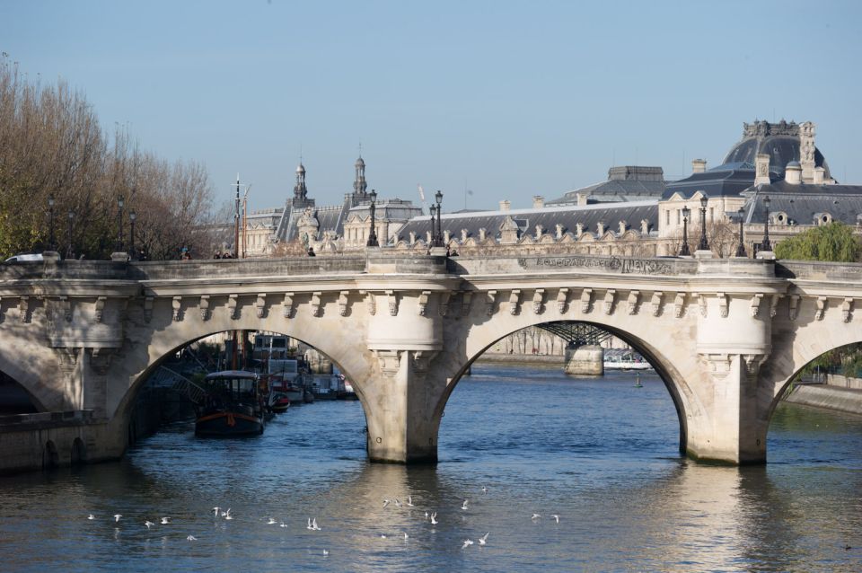 Paris: Historical Crimes Walking Tour in English - Key Points