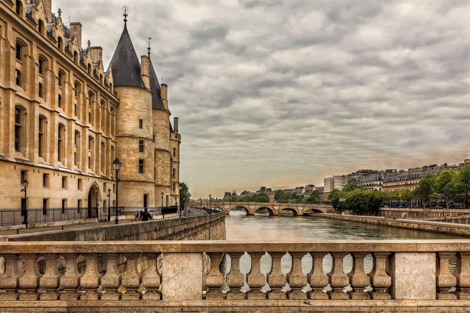 Paris: Self-Guided Audio Tour of the Greatest Landmarks (EN) - Key Points