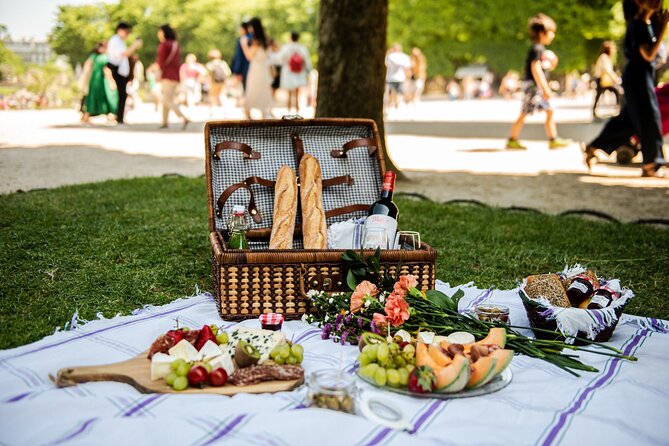 Parisian Romantic Picnic - Key Points