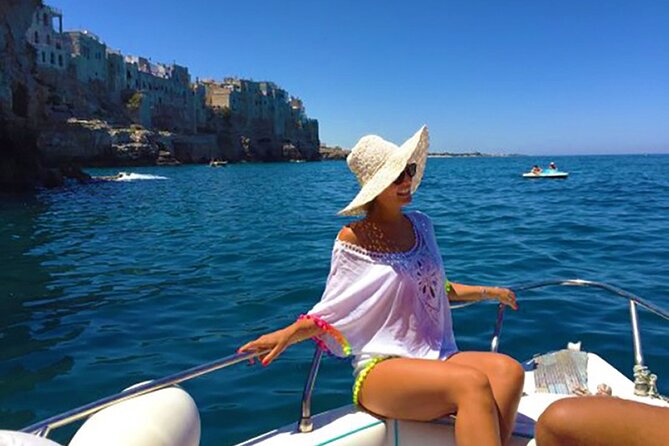 POLIGNANO by Boat: Amazing Sea Caves and Free Drinks! - Key Points