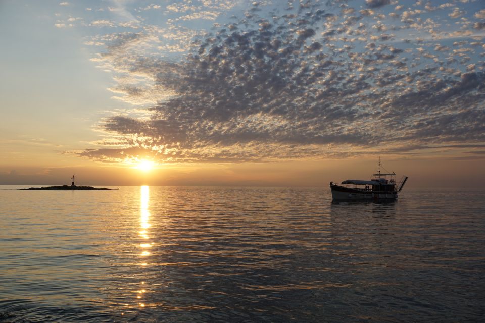 Poreč: Firework Sea Cruise - Key Points