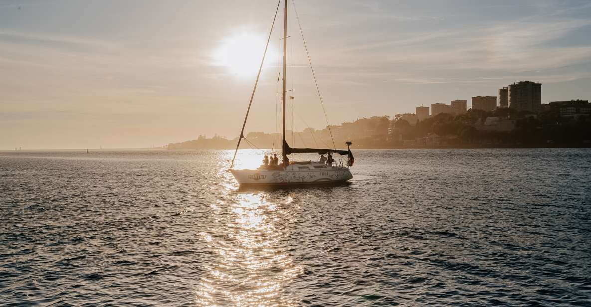 Porto: Shared Douro River Sunset Cruise With Welcome Drink - Key Points