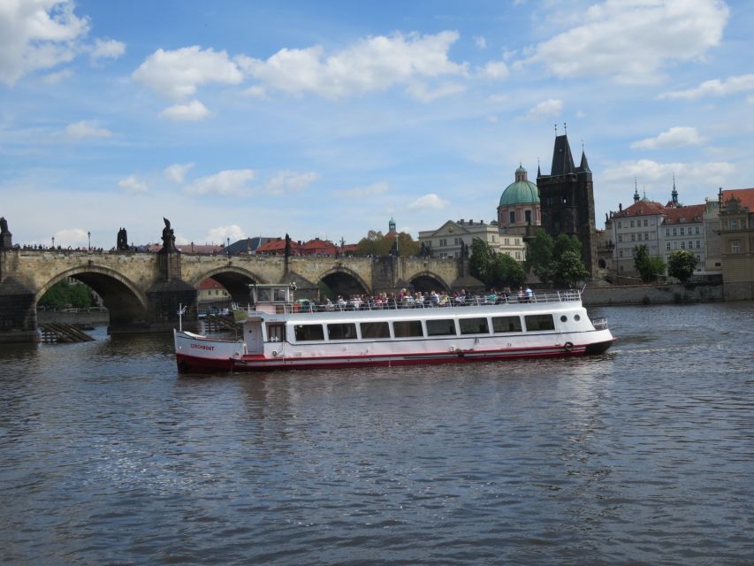 Prague: 1-Hour Vltava River Cruise - Key Points