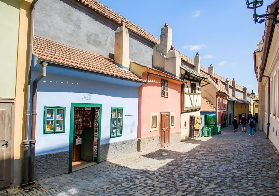 Prague Castle: Royal Palace, Cathedral, and Golden Lane Tour - Key Points