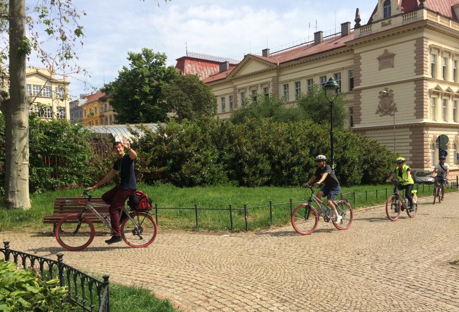 Prague: Stunning Viewpoints, Castle, City & Park E-Bike Tour - Key Points