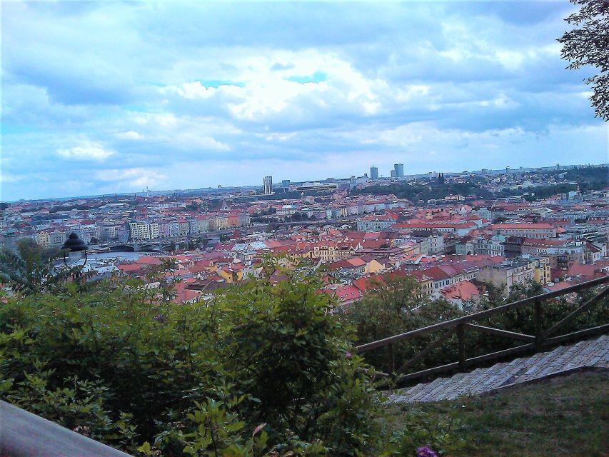 Prague: Tailored Sightseeing Tour in French - Key Points