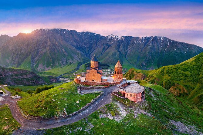 Private Day Tour to Kazbegi and Gudauri - Key Points