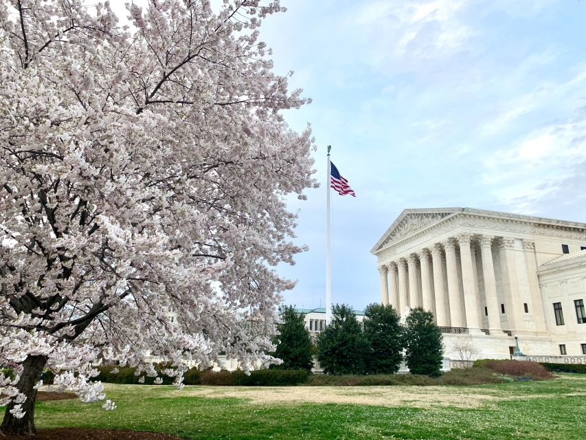 Private Photoshoot Outside the White House & Supreme Court - Key Points